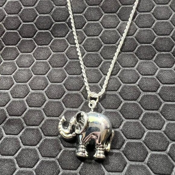 Elephant Necklace 18K White Gold Plated - Picture 1 of 1
